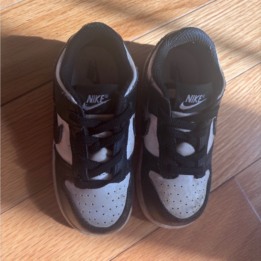 Nike Kids Black and White Low-Top Sneakers with Grey Accents